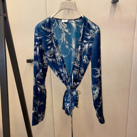 Little moon wrap silk blouse - Picture 1 of 3